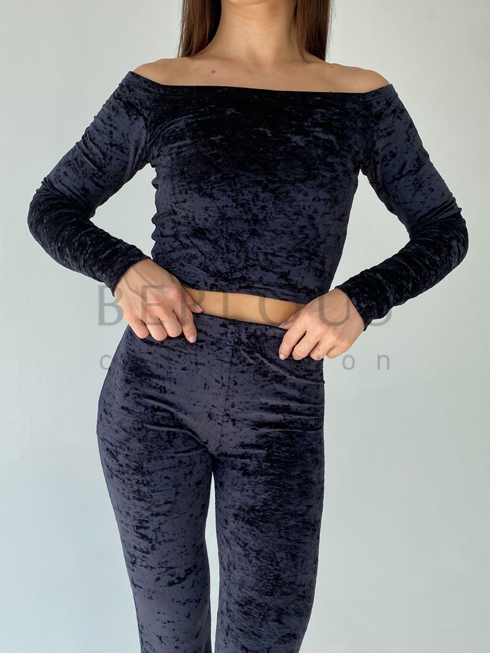 SET TOP AND FLARED TROUSERS, collection PEACH, Velvet Black, L